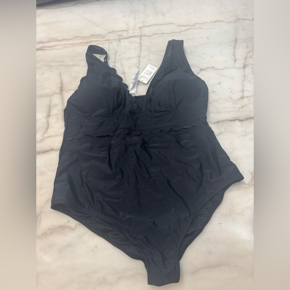 CUPSHE - Black Scalloped Swimsuit